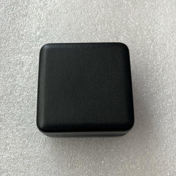 🆕 Gianni Argento Flip Flop Pendant Necklace Gold Tone Diamond Accent 18” - Picture 6 of 6